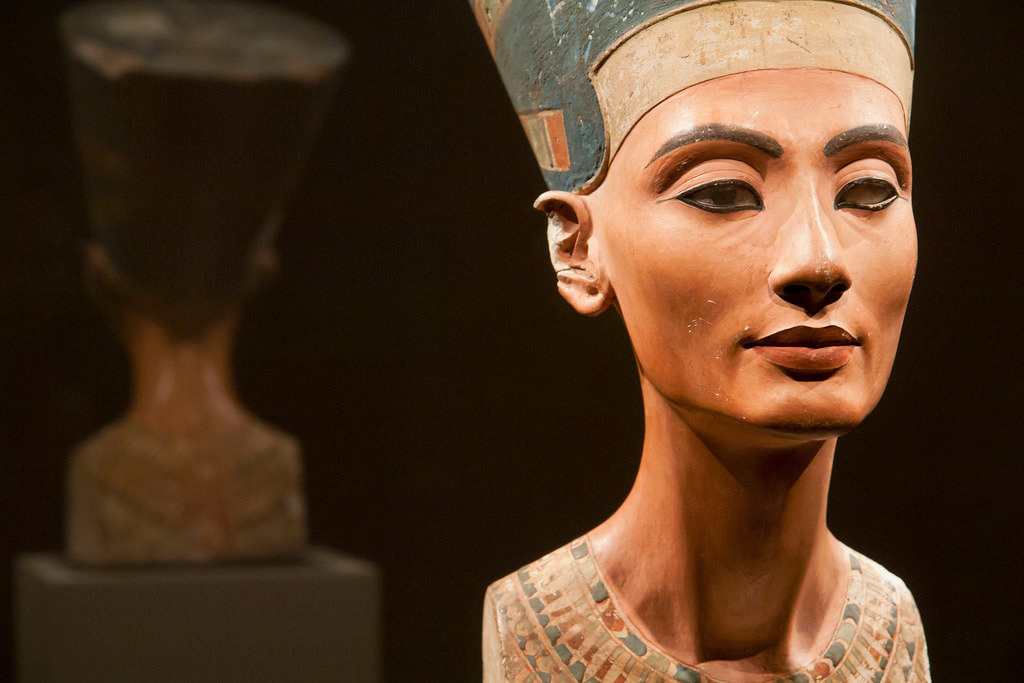 Description of the bust of Nefertiti